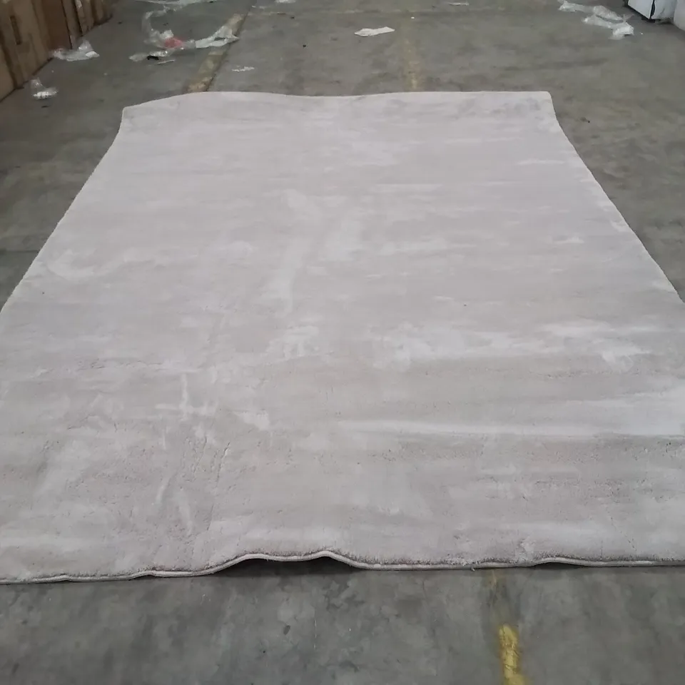 QUALITY DESIGNER AREA RUG APPROXIMATELY 300X200CM