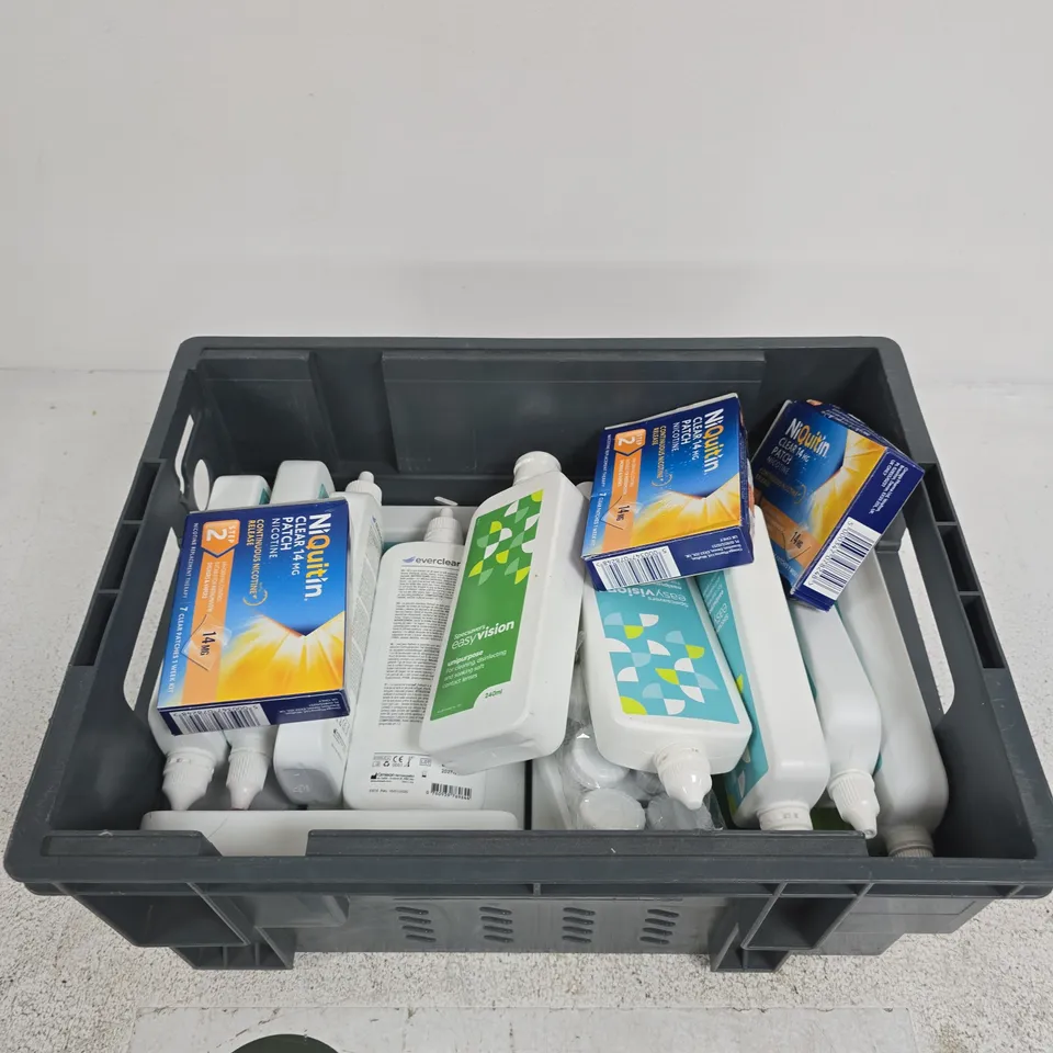 TOTE OF APPROXIMATELY 10 ASSORTED ITEMS INCLUDING NICORETTE GUM, NICORETTE INHALATOR AND EVERCLEAR REFRESH