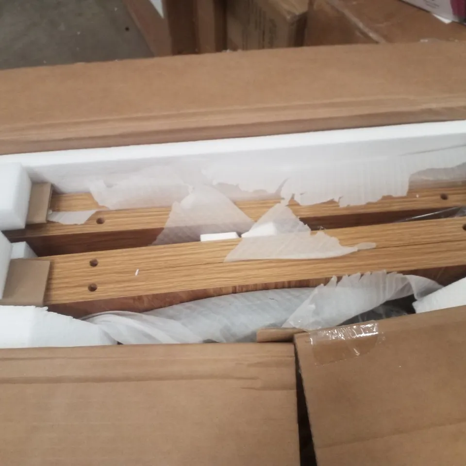 BOXED GARVEE ROUND DINING TABLE - OAK
