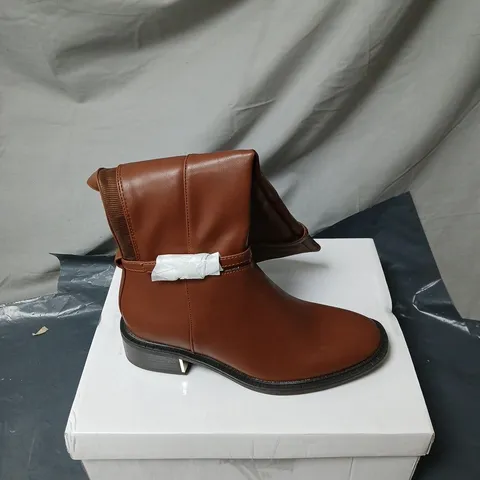 TAN RIDING BOOTS SIZE 3 BOXED 