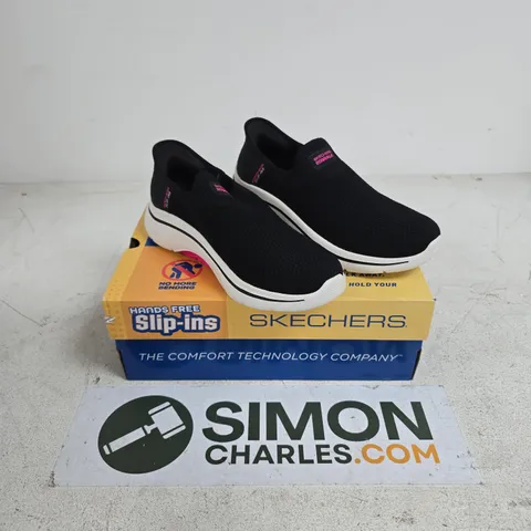 BOXED SKETCHERS HAND FREE SLIP-INS SIZE 6