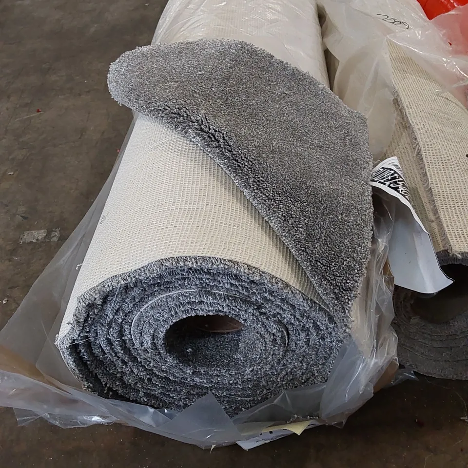 ROLL OF QUALITY CLASSIC CHARM AB CARPET // SIZE: APPROX 4 X 6.4m