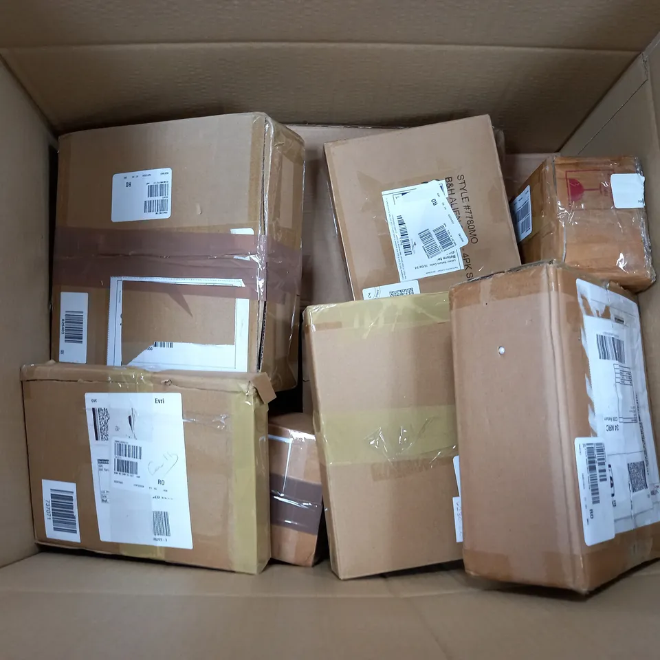 APPROXIMATELY 10 ASSORTED ITEMS TO INCLUDE GLASSES, OUTDOOR LIGHTS, COOK ESSENTIALS POT, ETC