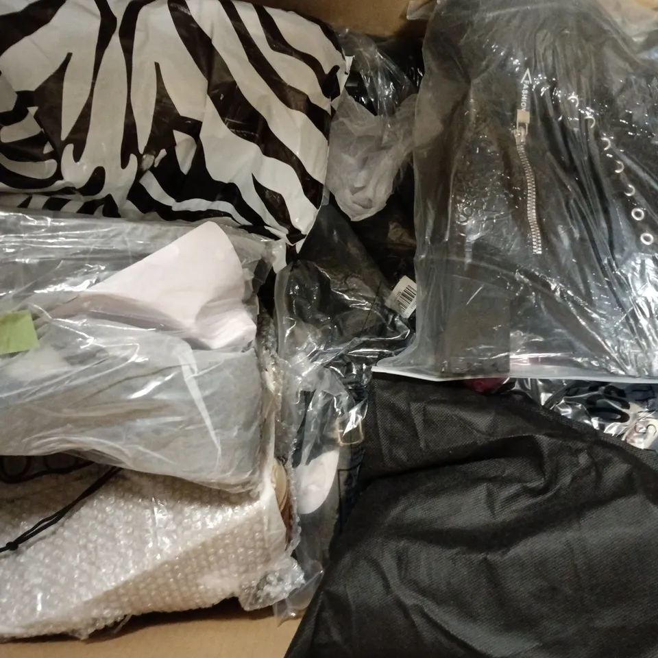 BOX OF APPROXIMATELY 15 ASSORTED PAIRS OF SHOES AND FOOTWEAR ITEMS IN VARIOUS COLOURS, STYLES, AND SIZES - COLLECTION ONLY