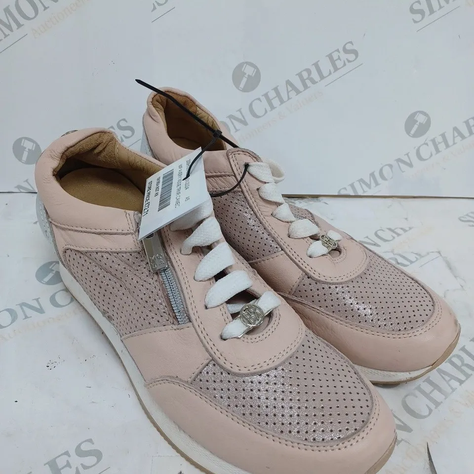 MODA IN PELLE AVERY WEDGE TRAINER - SIZE 6