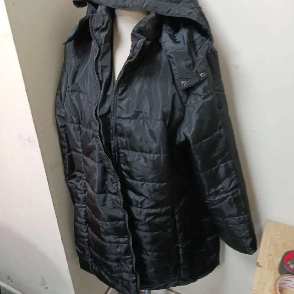 BLACK QUILTED HOODED COAT SIZE 3XL