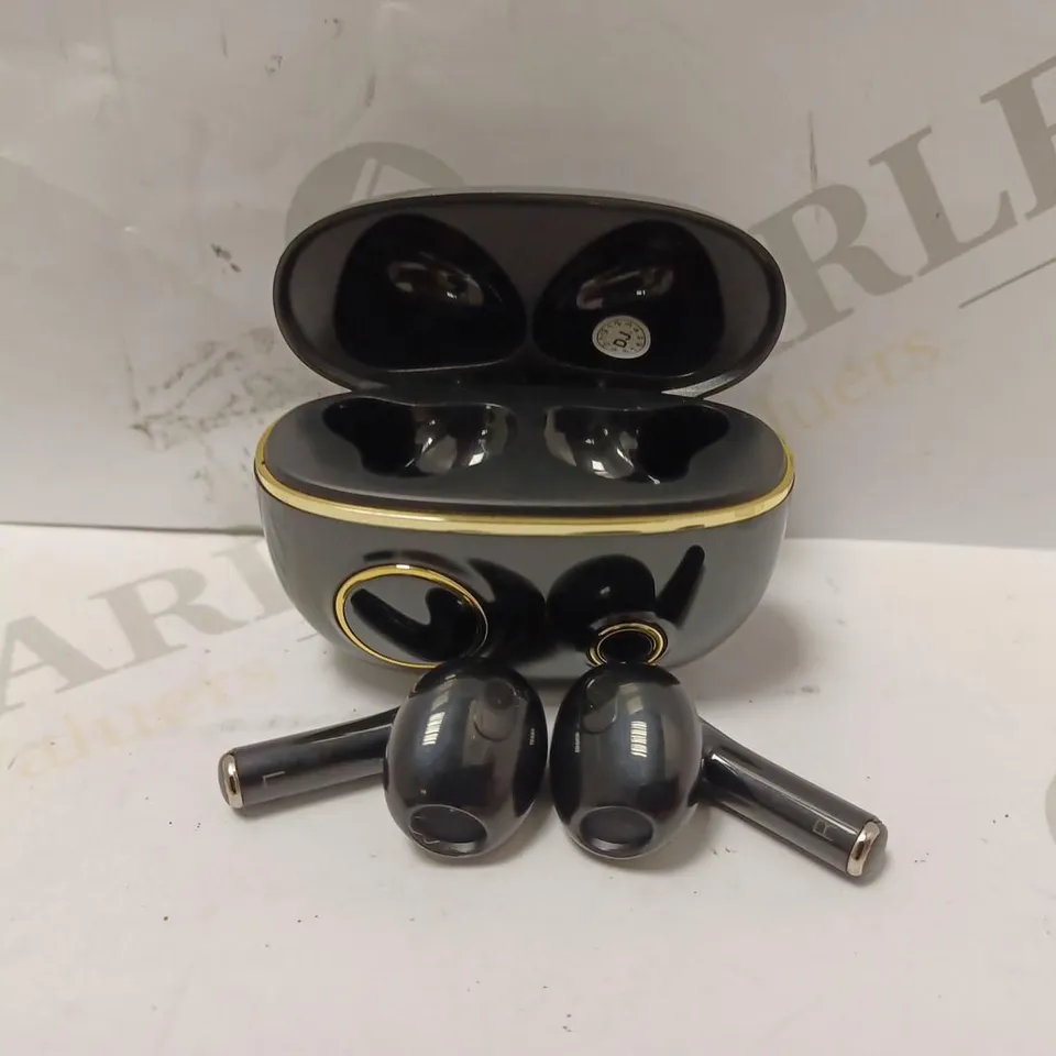 APRO8 TRUE WIRELESS EARBUDS 