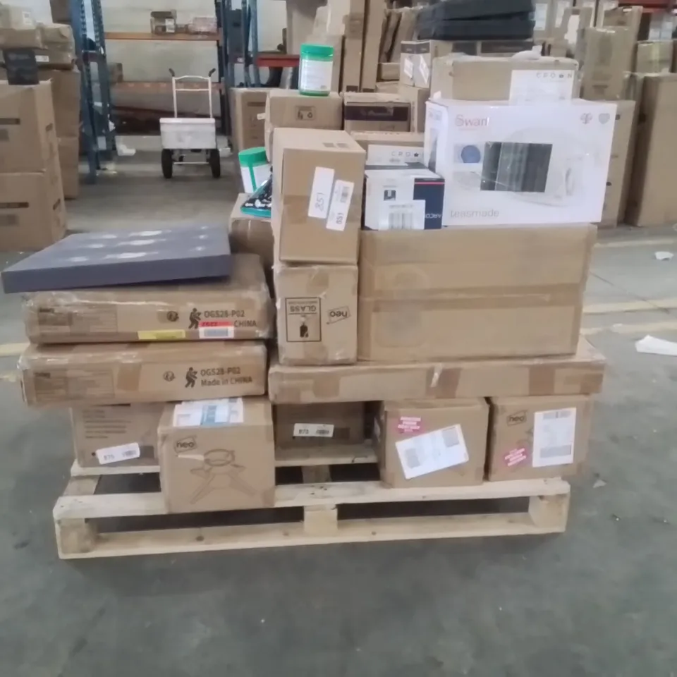 PALLET OF ASSORTED HOUSEHOLD GOODS AND PRODUCTS TO INCLUDE;AIR FRYER,DOG CAGE,SWAN TEA MACHINE,PASABAHCE GLASSES,CANVAS PRINT,RECIPROCATING SAW,SUPREME DIETARY SUPPLEMENTS,IRON