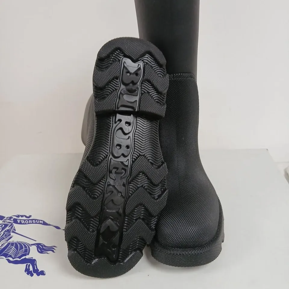 BURBERRY BLACK KNEE-HIGH BOOTS – UK 8 (EU 42)