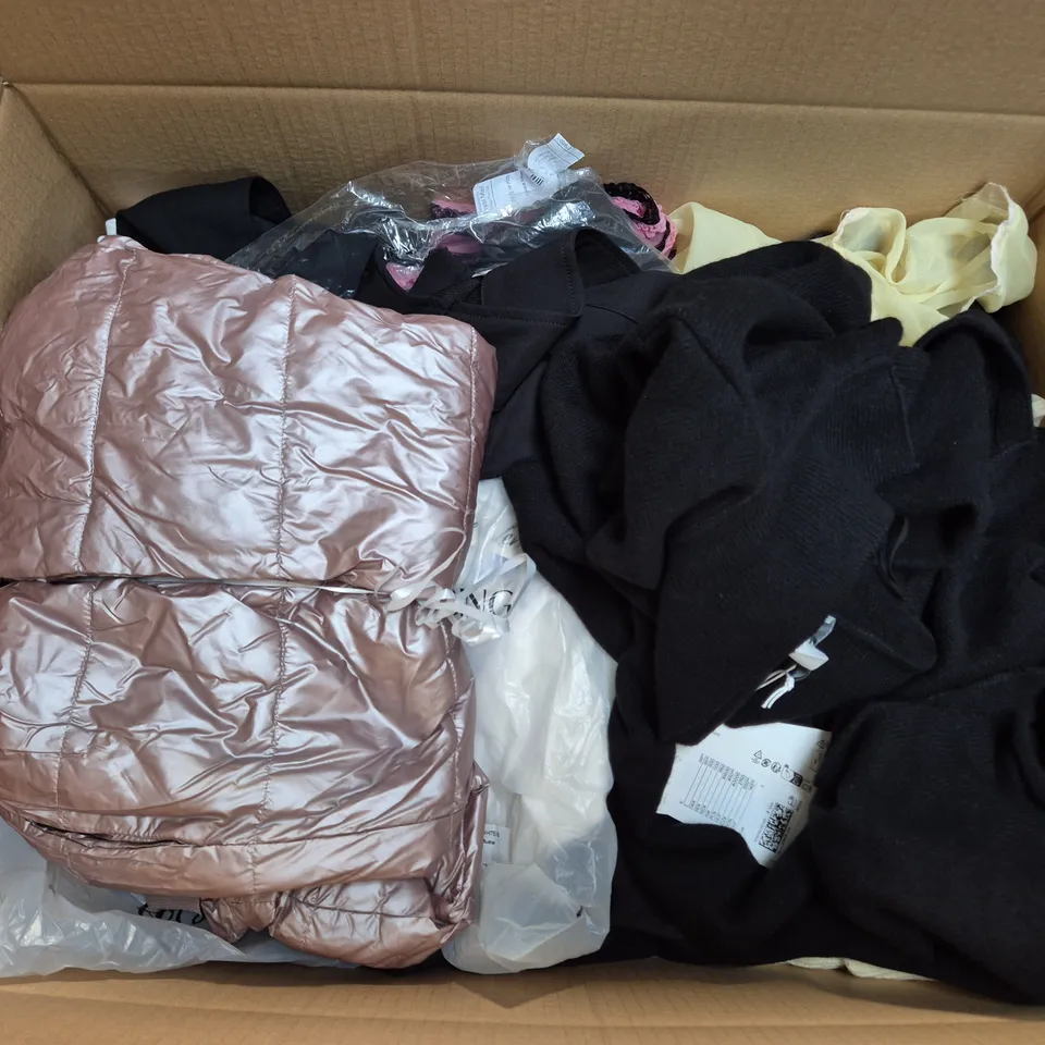 APPROXIMATELY 25 ASSORTED CLOTHING AND FASHION PRODUCTS IN VARIOUS STYLES AND SIZES - COLLECTION ONLY