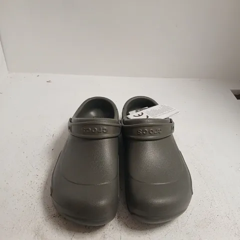 CROCS CLASSIC CLOG – GREY - SIZE 11