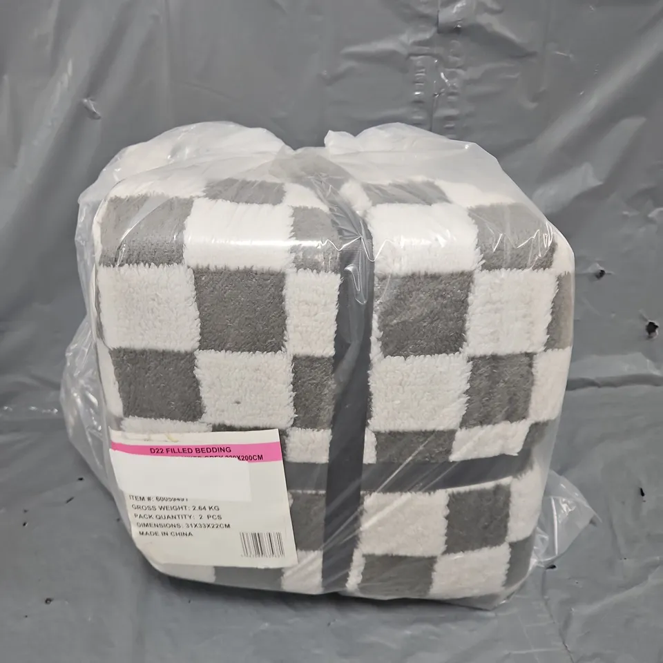 BAGGED SET OF 2 SOFT TOUCH BLANKETS IN CHECKERBOARD WHITE & BLACK - KING SIZE