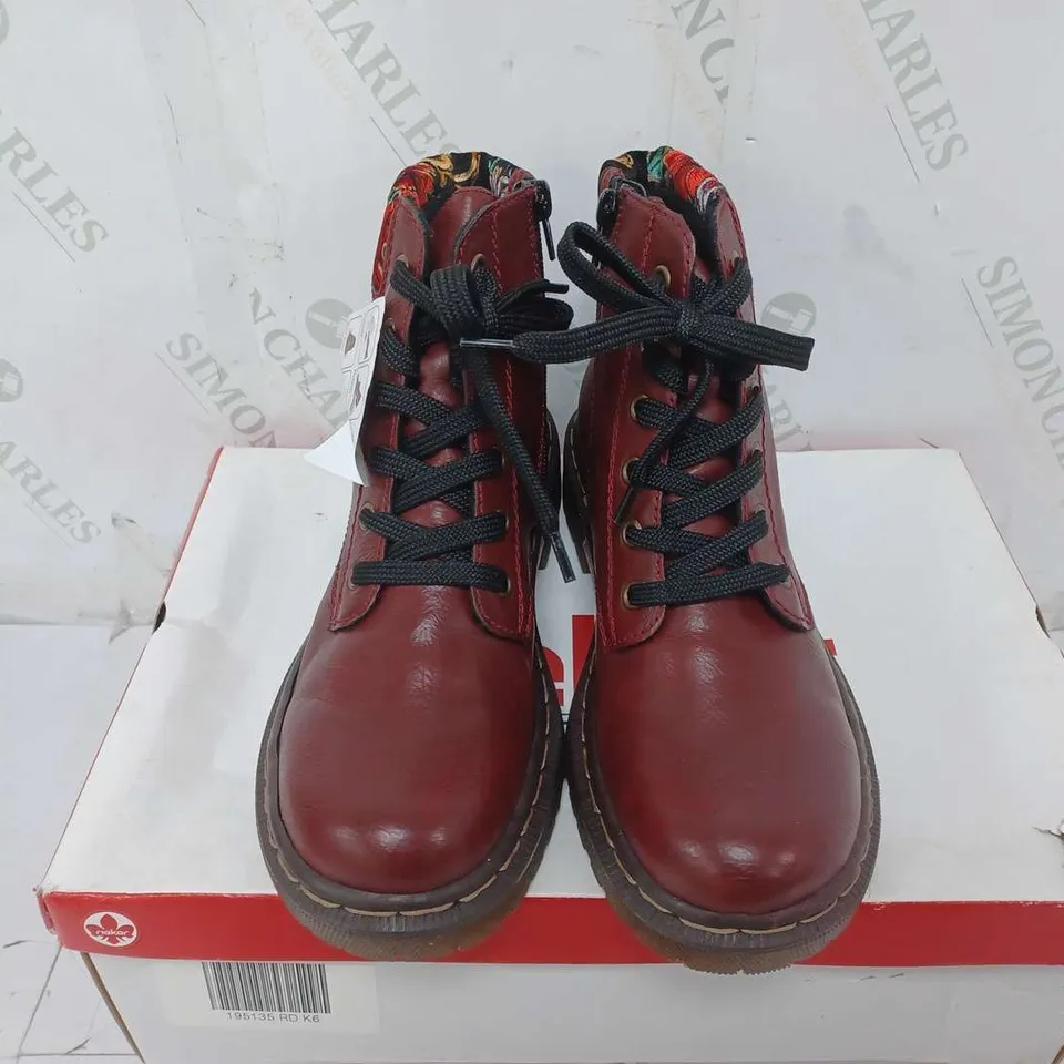 BOXED PAIR OF RIEKER RED INTEREST COLOUR BOOT - SIZE 39