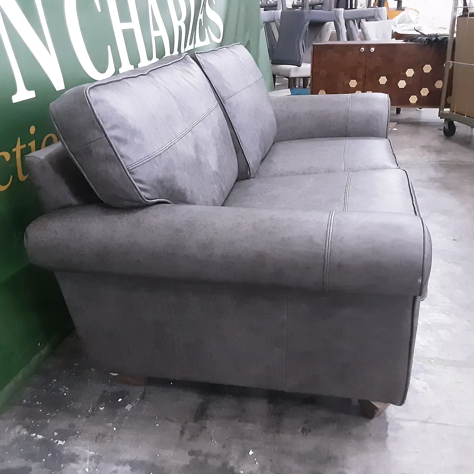 QUALITY BRITISH MADE LOUNGE Co GREY LEATHER THREE SEATER SOFA ON LIGHT WOODEN FEET 