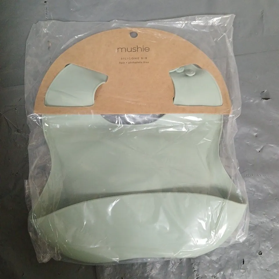 MUSHIE SILICONE BIB