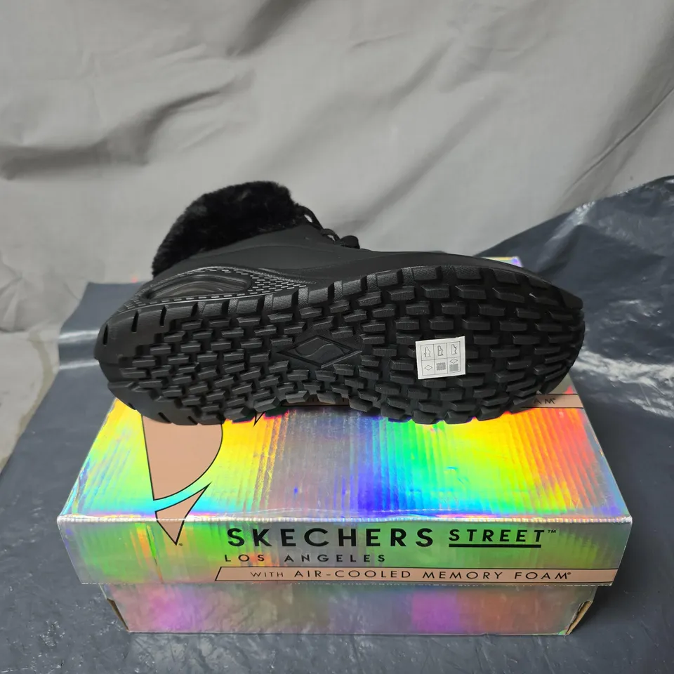 SKECHERS STREET LOS ANGELES BOOTS – BLACK, FUR COLLAR, AIR-COOLED MEMORY FOAM SIZE 5