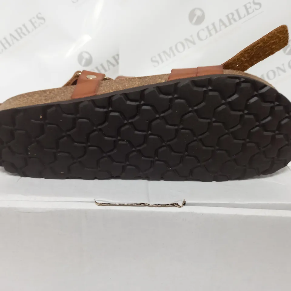 PAIR OF BONOVA STRAP SANDALS BROWN SIZE 8