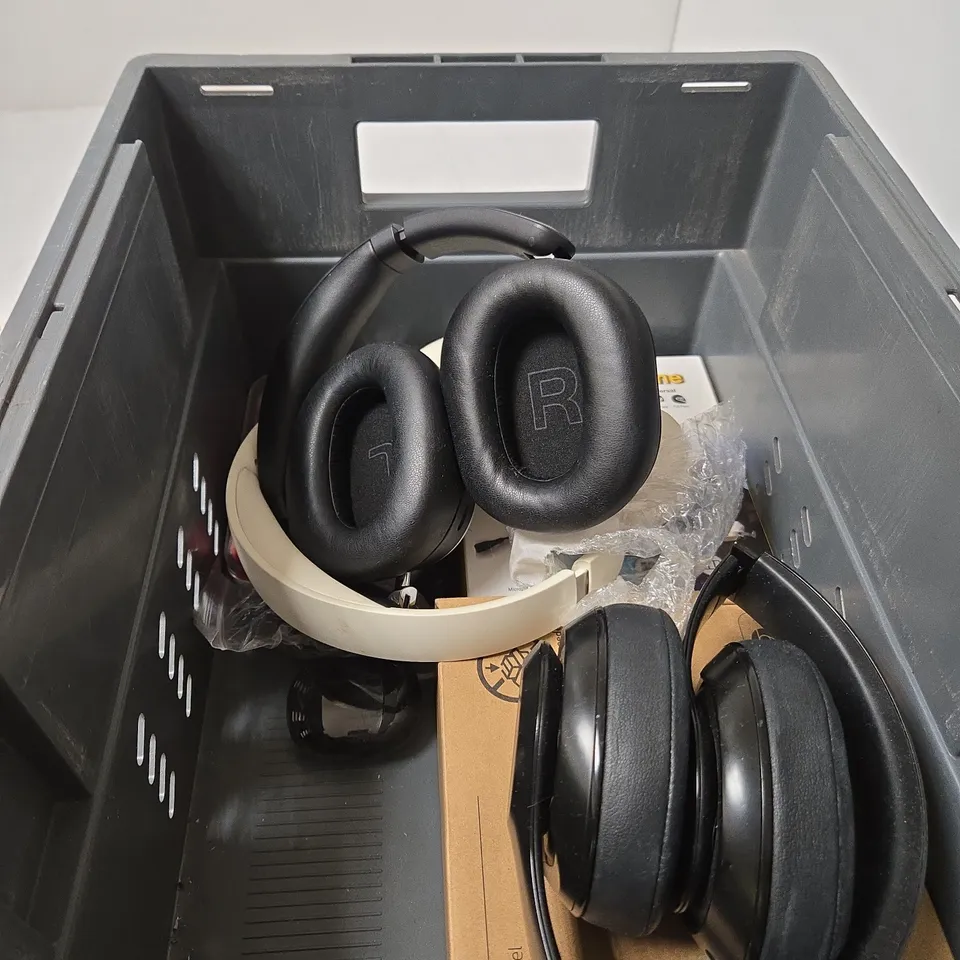 APPROXIMATELY 8 ASSORTED ITEMS INCLUDING P9 PRO MAX HEADPHONES AND ULTRA PODS MAX