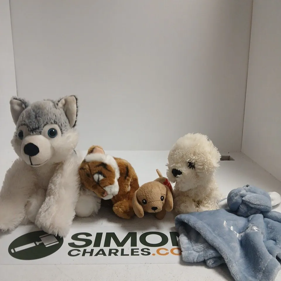 BOX OF APPROXIMATELY 15 ASSORTED ITEMS INCLUDING DOG SOFT TOYS, TIGER SOFT TOY AND DISNEY FROZEN ELSA DOLL