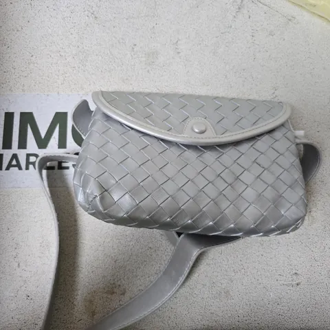 GREY WOVEN CROSSBODY HANDBAG