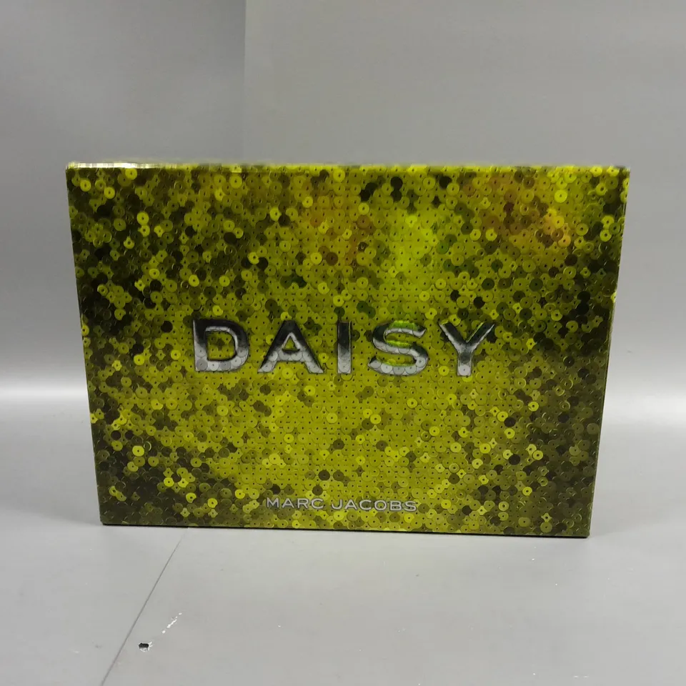 BOXED MARC JACOBS DAISY EAU DE TOILETTE SPRAY 100ML GIFT SET RRP £194