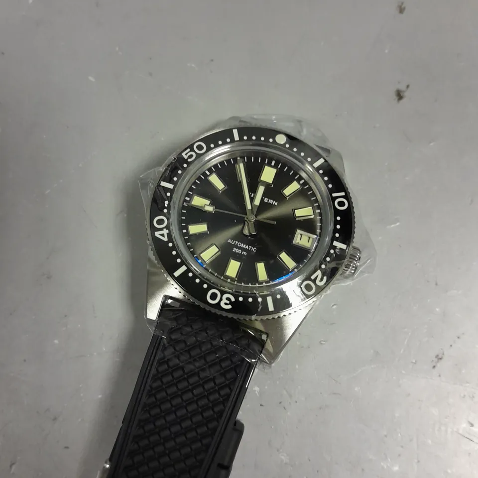 SEESTERN SUGESS BLACK DIAL WATCH 