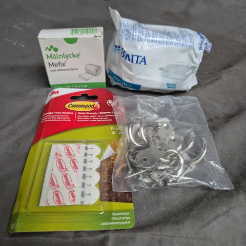 APPROXIMATELY 15 ASSORTED HOUSEHOLD ITEMS TO INCLUDE DOUBLE FORKS CLOTHES HOOKS, COMMAND STRIPS AND BRITA MAXTRA PRO CARTRIDGE