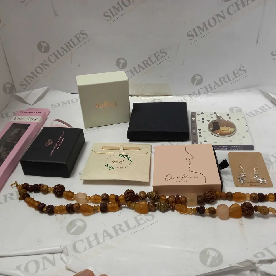 LOT OF ASSORTED JEWELLERY TO INCLUDE NECKLACES, EARRINGS AND BRACELETS