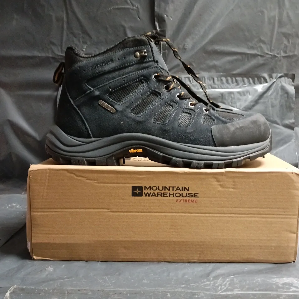 BOXED PAIR OF MOUNTAIN WAREHOUSE VERTEX EXTREME VIBRAM WATERPROOF ANKLE BOOTS IN GREY SIZE UK 11