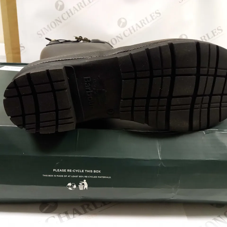 BOXED PAIR OF BARBOUR FOOTWEAR CIRRUS WELLINGTON BOOTS UK SIZE 9