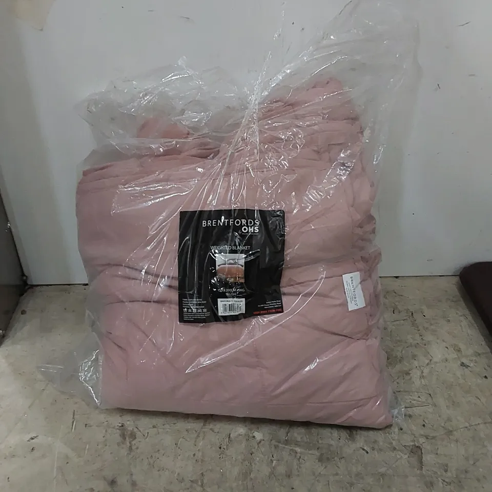 BAGGED BLUHM WEIGHTED THROW BLANKET - BLUSH. // SIZE: 150 X 200cm