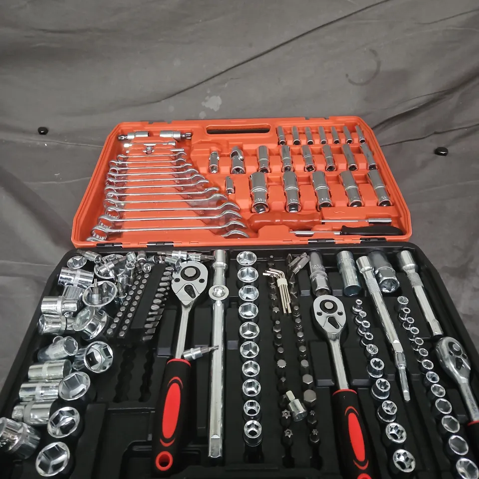 UNBRANDED TOOL SOCKET SET WITH CARRY CASE 