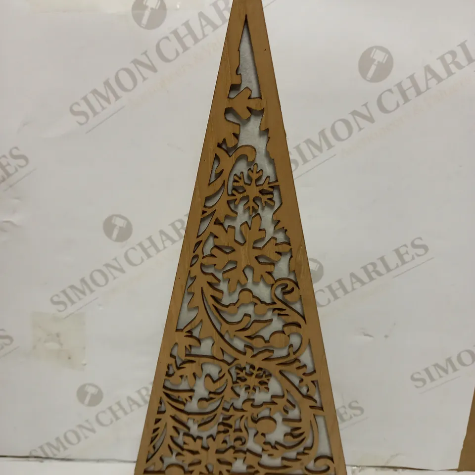 ASH WOOD TREE WITH SNOWFLAKES LED - MEDIUM
