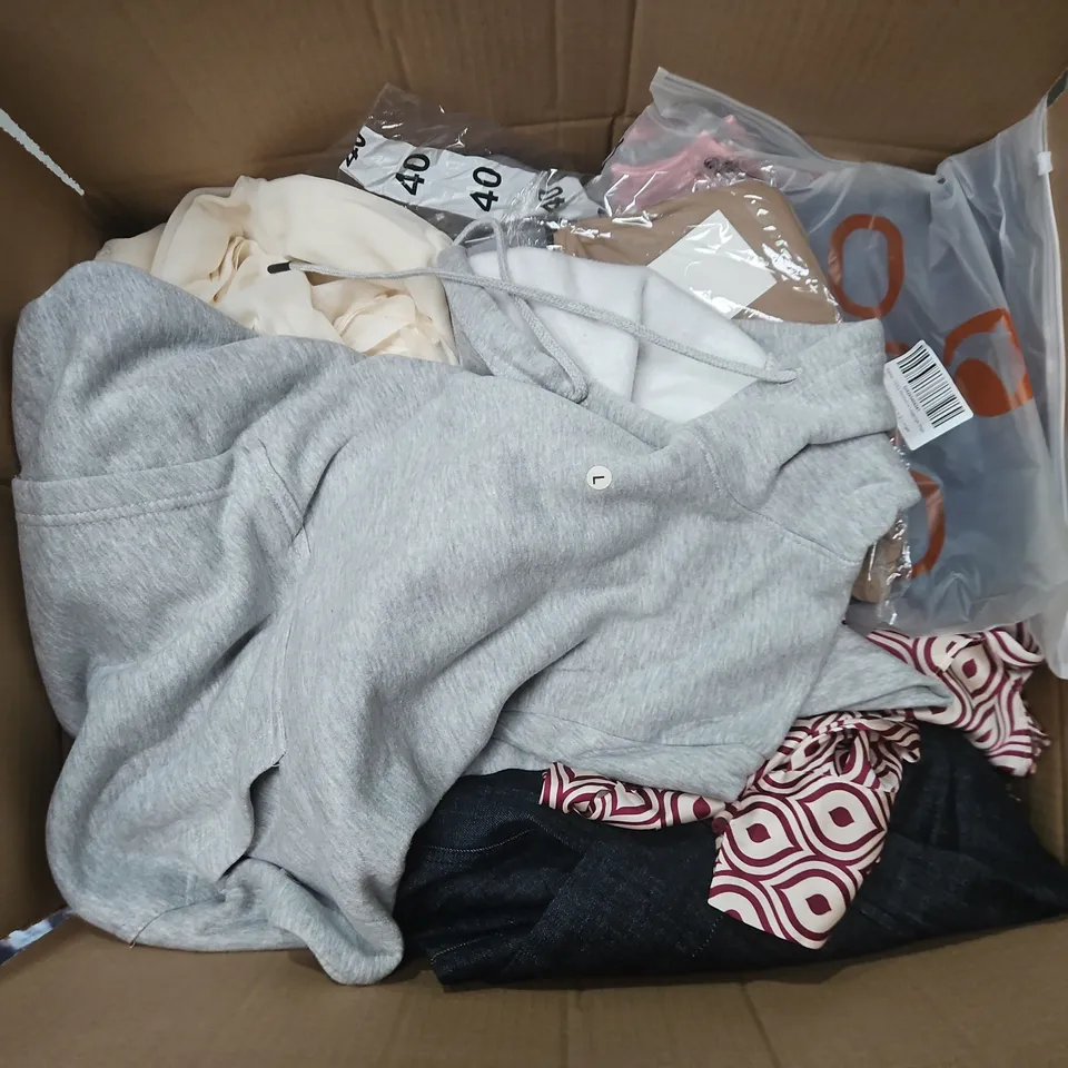 APPROXIMATELY 30 ASSORTED CLOTHING ITEMS IN VARIOUS SIZES, STYLES & COLOURS TO INCLUDE BRANDS SUCH AS SHAPERMINT, TOAST, OQQ, ETC - COLLECTION ONLY