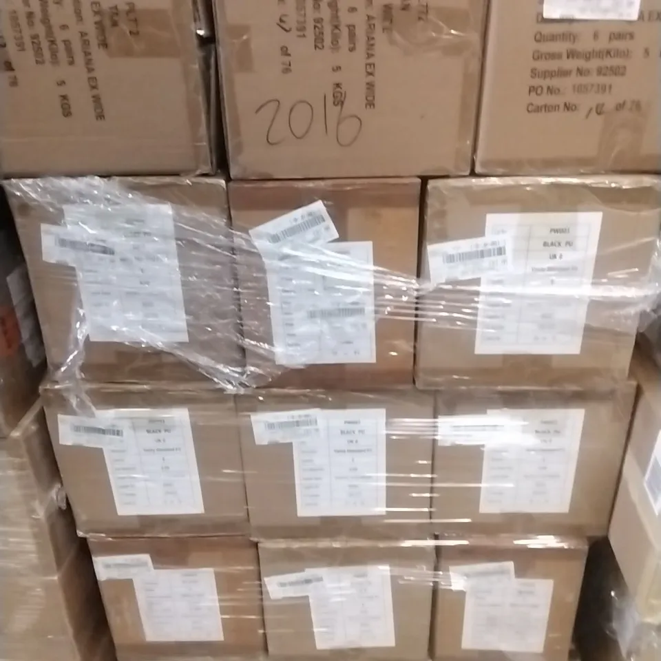 PALLET CONTAINING APPROXIMATELY 95 BRAND NEW DESIGNER WOMEN'S SHOES WHICH INCLUDE; JD WILLIAMS BOOTS, SANDALS ETC