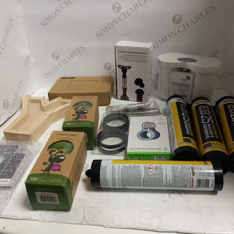 LOT OF ASSORTED HOUSEHOLD GOODS TO INCLUDE EVER BUILD EB25, EARTH RATED POO BAGS, AND VACUUM PUMP PRESERVE ETC.