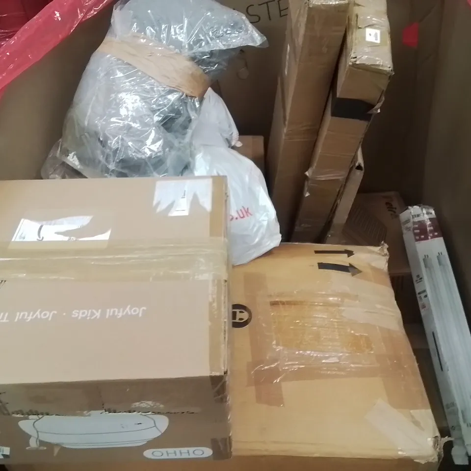 PALLET CONTAINING VARIOUS ASSORTED BOXED HOUSEHOLD ITEMS TO INCLUDE: AIR BED, BABY WALKER, CHILD'S CAR SEAT  AND LOTS MORE UNMARKED BOXED ITEMS 