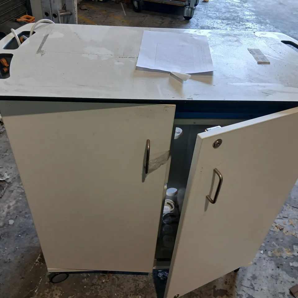 APPROXIMATELY 28 ASSORTED DAMAGED TVS, CHARGING CABINET AND DISPLAY FURNITURE TO INCLUDE; 