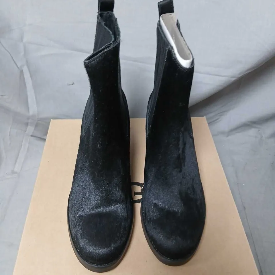 UGG CAMDEN EXOTIC BLACK ANKLE BOOTS – UK 4.5 (US 6)