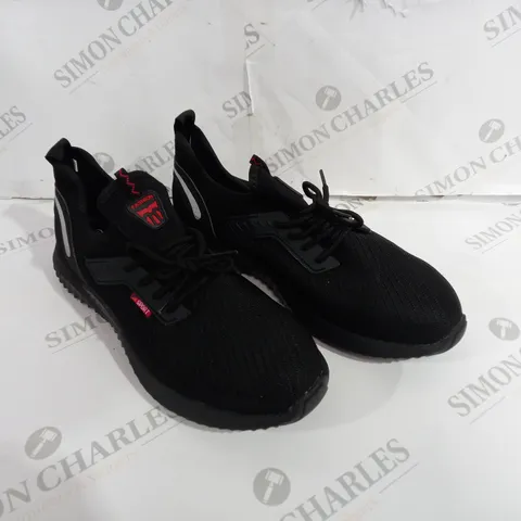 PAIR OF SROTER SAFETY TRAINERS SIZE 9