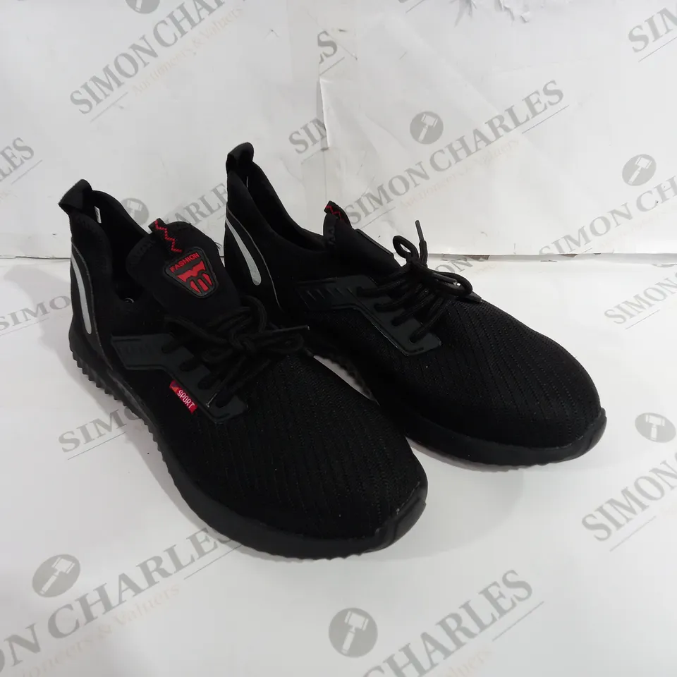 PAIR OF SROTER SAFETY TRAINERS SIZE 9