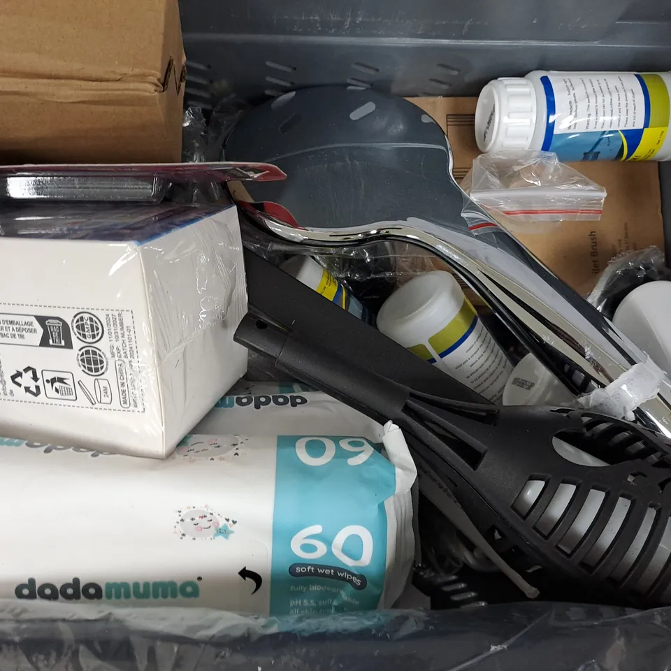 APPROXIMATELY 10 ASSORTED HOUSEHOLD ITEMS TO INCLUDE VINYL DRINKS COASTERS, SINK & DRAIN CLEANER, ETC