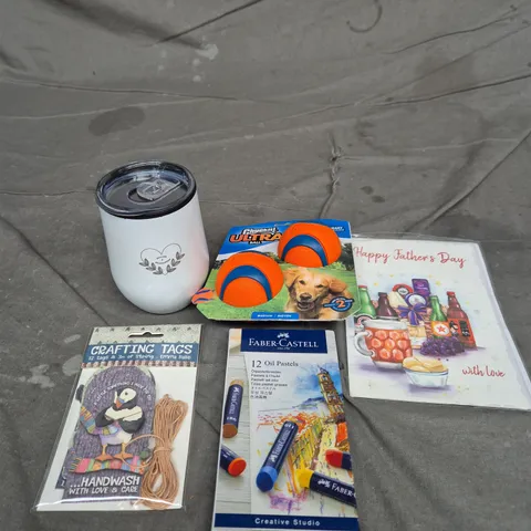 APPROXIMATELY 15 ASSORTED HOUSEHOLD ITEMS TO INCLUDE GREETINGS CARDS, OIL PASTELS AND GIFT TAGS