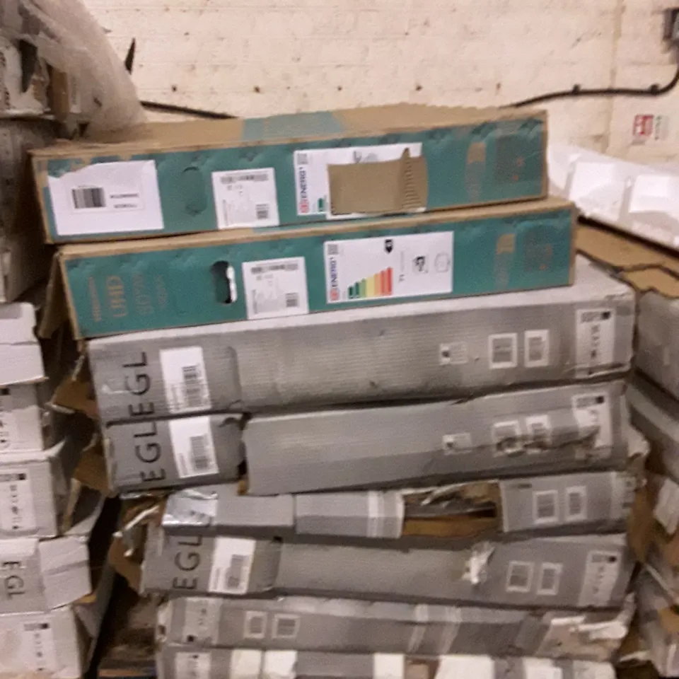 PALLET CONTAINING APPROXIMATELY 8 ASSORTED BOXED TVS