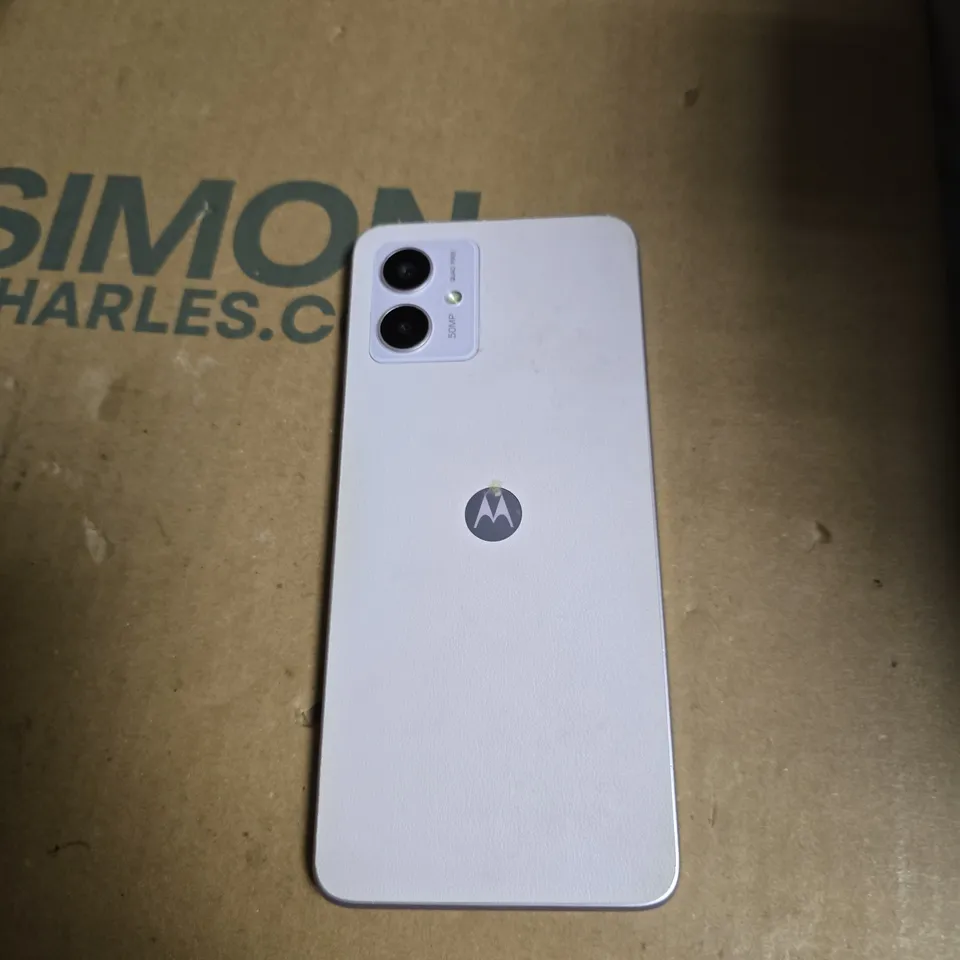 MOTOROLA SMARTPHONE – WHITE – DUAL REAR CAMERA 