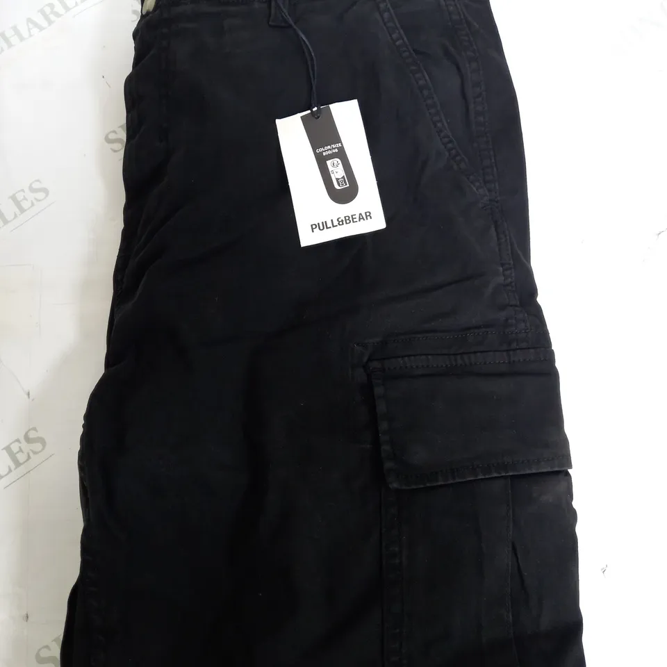 PULL & BEAR BLACK CARGO TROUSER - EUR 46