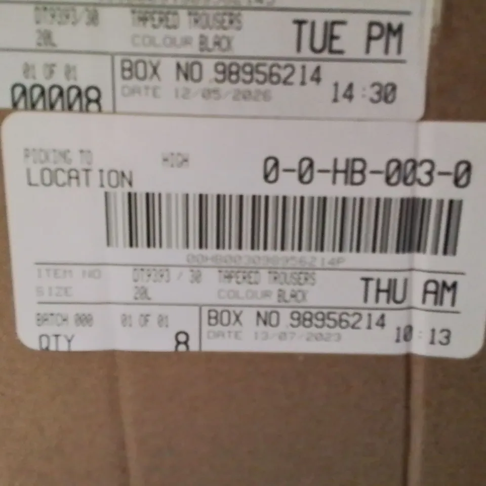 BOXED BRAND NEW APPROXIMATELY 8 CAPSULE TAPERED TROUSERS BLACK SIZE 20L
