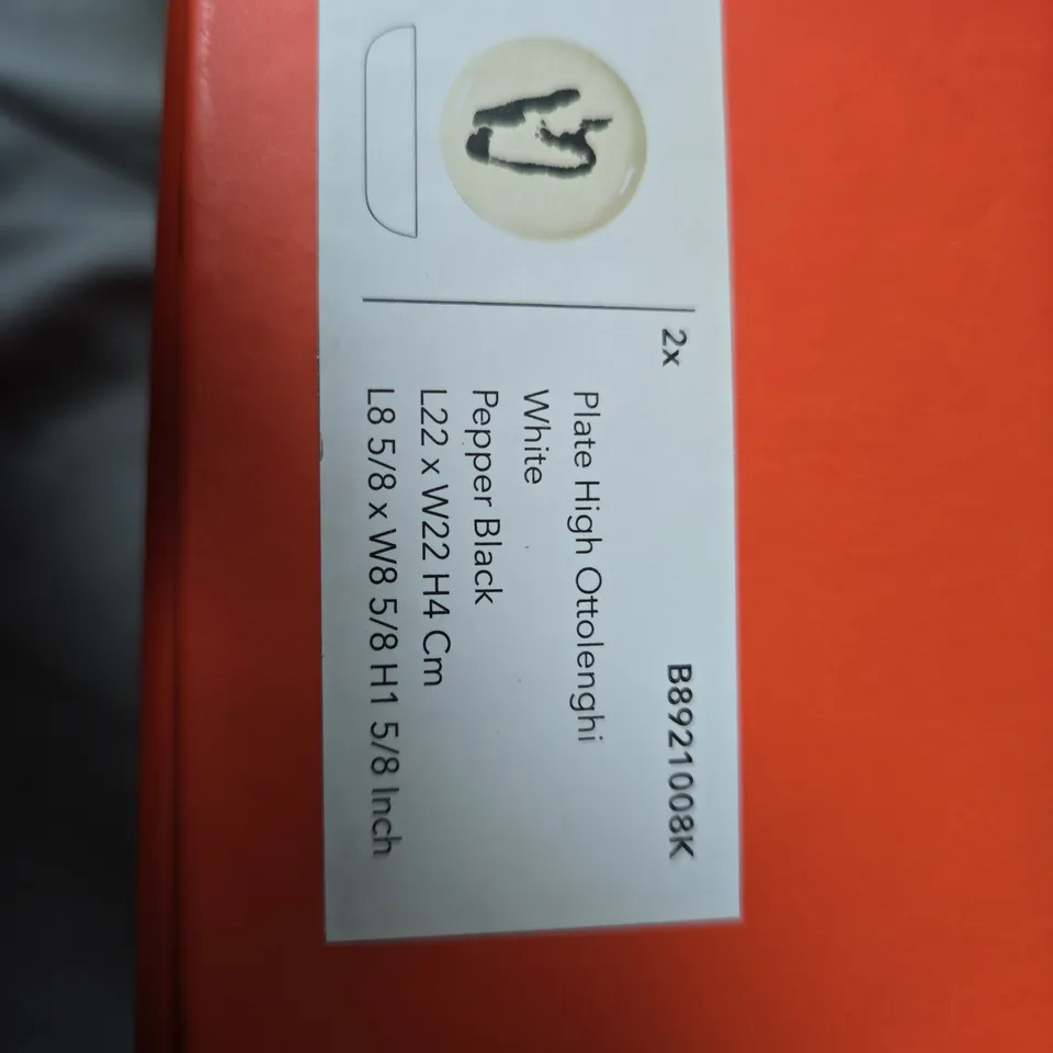 OTTOLENGHI FOR SERAX HIGH PLATE – WHITE WITH PEPPER BLACK, 22 CM (SET OF 2)