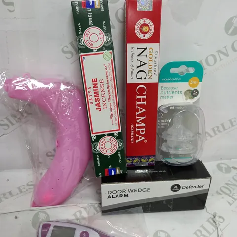 BOX OF APPROXIMATELY 10 ASSORTED ITEMS TO INCLUDE - BOTTLE LIDS, INCENSE , THERMOMETER ETC