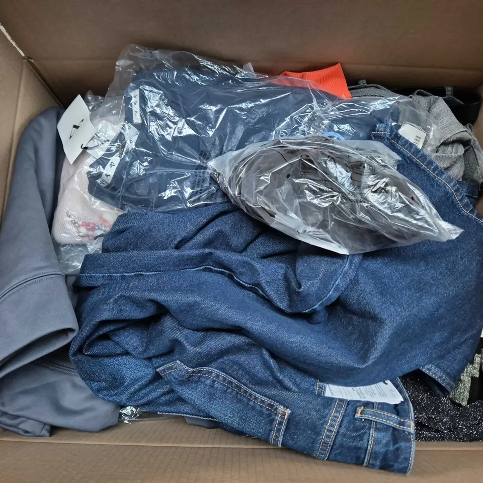 APPROXIMATELY 35 ASSORTED CLOTHING ITEMS IN VARIOUS SIZES, STYLES & COLOURS TO INCLUDE BRANDS SUCH AS AUBIN, TURTLE DOVES, NEW LOOK, ETC - COLLECTION ONLY